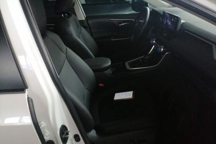 Used Toyota RAV4 2023 2.0L CVT Two-Wheel Drive Fashion Edition