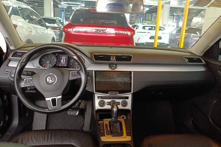 Used Volkswagen Magotan 2015 1.8TSI Advanced Model
