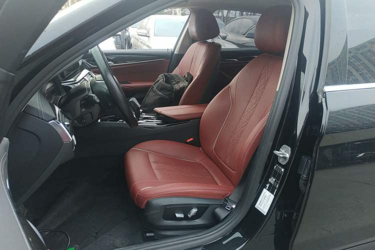 Used BMW 5 Series 2022 Restyled 525Li Luxury Package Left Front Seat