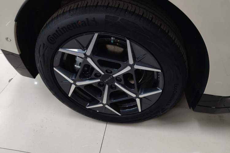 Used Lynk & Co Z20 2025 530 km Range Rear-Wheel Drive Max Right Rear Wheel Hub