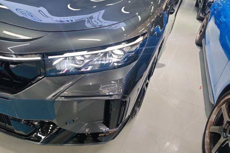 Used VOYAH FREE 2025 318 259 km All-Wheel-Drive Exploration Edition
