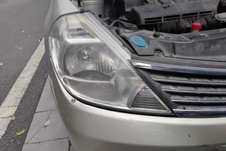 Used Nissan Tiida Sedan 2006 1.6JE AT Right Front Headlight