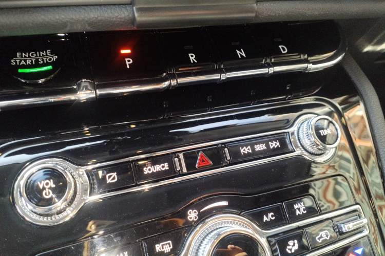 Used Lincoln Corsair 2022 2.0T Two-Wheel Drive Deluxe Edition Gear Lever