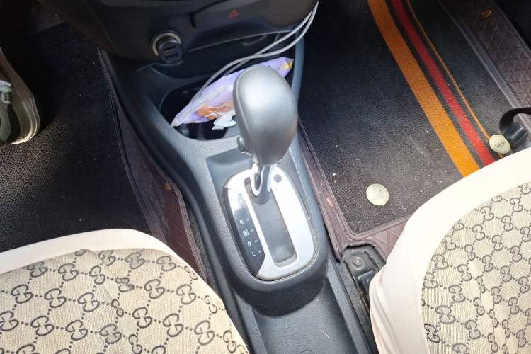 Used Nissan Livina 2013 1.6XE CVT Comfort Edition Gear Lever