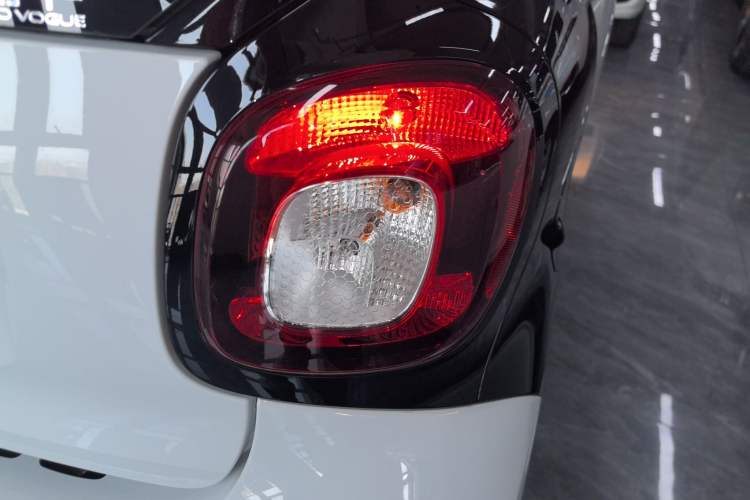 Used smart fortwo 2016 0.9T 66kW Hardtop Pioneer Edition
