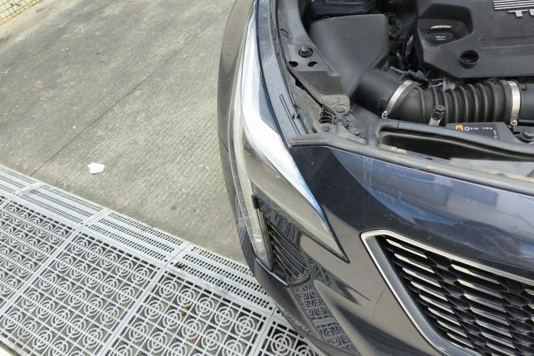 Used Cadillac XT4 2021 28T Two-Wheel Drive Leading Version Right Front Headlight