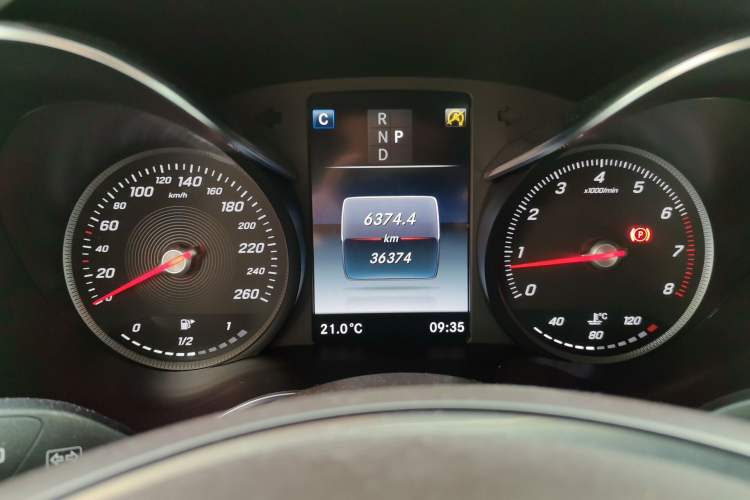 Used Mercedes-Benz GLC 2019 GLC 260 4MATIC Luxury Model Instrument Cluster