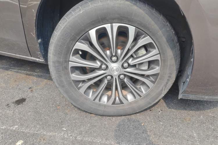 Used Buick GL8 2021 Land Cruiser Executive Class 652T Comfort Model Right Front Wheel Hub