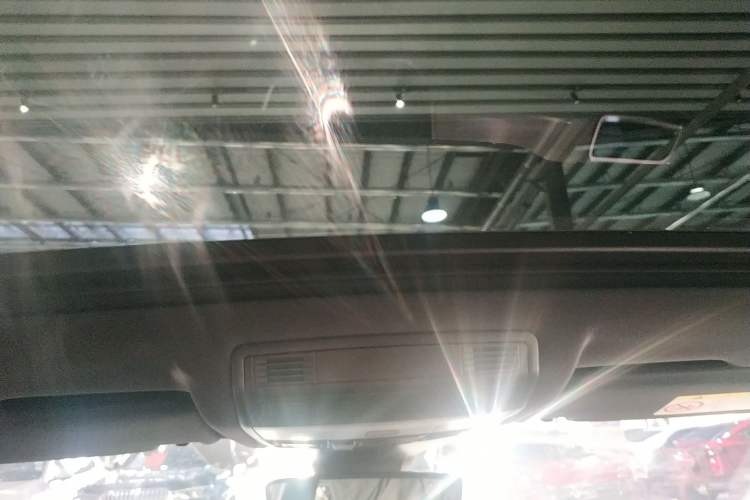 Used Volkswagen T-ROC 2023 300TSI DSG Two-Wheel Drive Starlight Edition