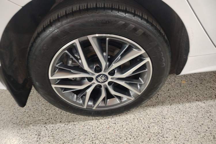 Used BYD Qin PLUS 2023 Champion Edition EV 420KM Superior Model Right Rear Wheel Hub