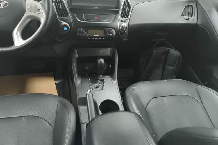 Used Hyundai ix35 2013 2.0L Automatic Two-Wheel Drive Smart GLS China IV Standard
