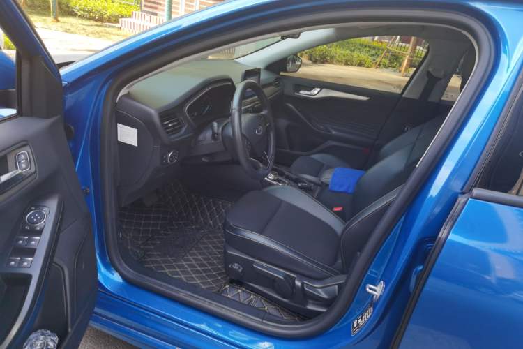 Used Ford Focus 2020 Sedan EcoBoost 180 Automatic Trend Edition Driver Seat