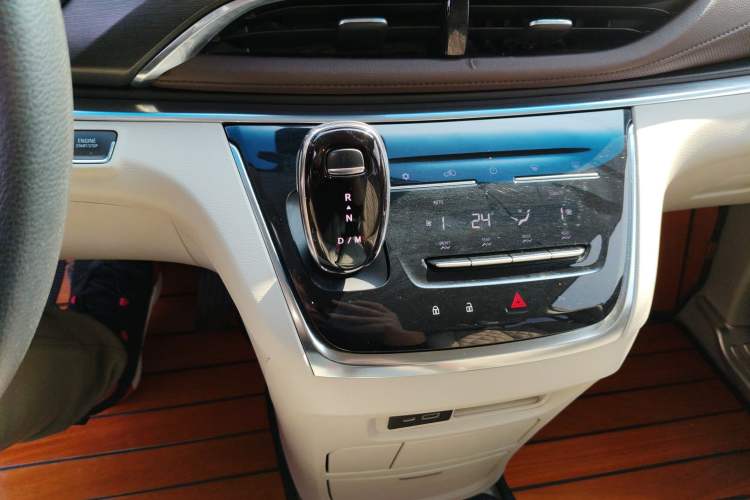 Used Buick GL8 2023 Land Executive Class Comfort Model