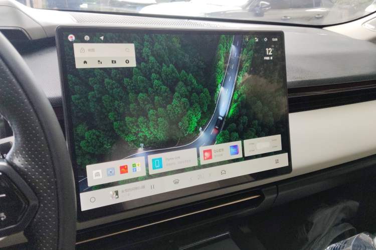 Used Lynk & Co 08 EM-P 2025 220 km All-Wheel-Drive Performance Halo
