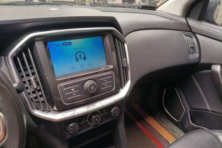 Used JMC Yuhu 7 2020 2.0T Diesel Manual Two-Wheel Drive Comfort Edition Short Wheelbase China VI Standard JX4D20A6L Audio And AC Panel