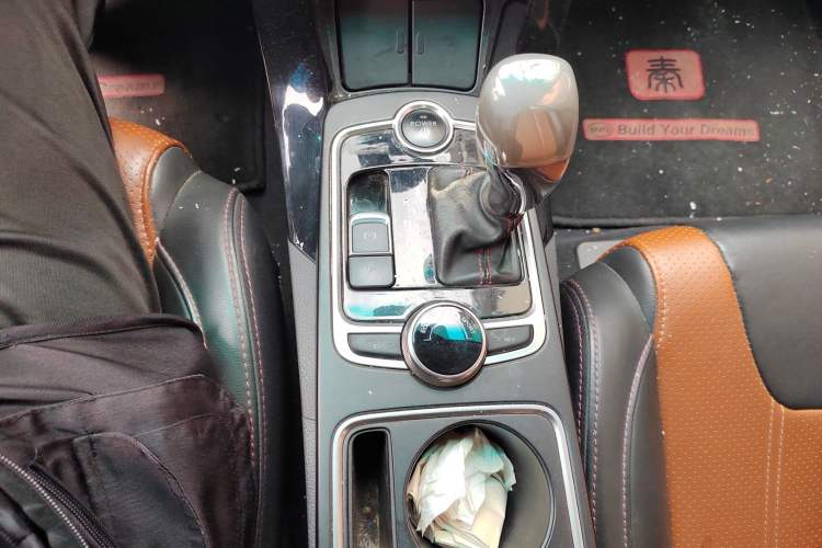Used BYD Qin New Energy 2015 1.5T Dual-Crown Flagship Plus Edition Gear Lever