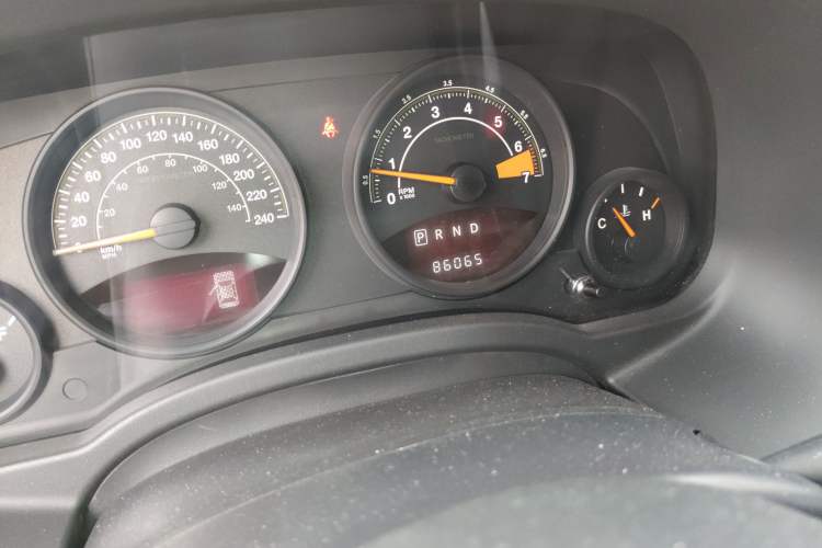 Used Jeep Compass 2014 2.0L two-wheel drive sport version Odometer Close Up