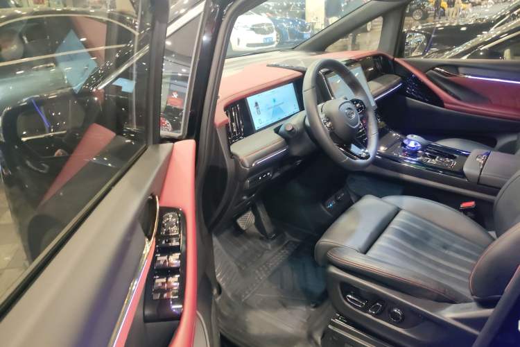 Used GAC Trumpchi M8 2025 Zongshi Series Super Hybrid Edition