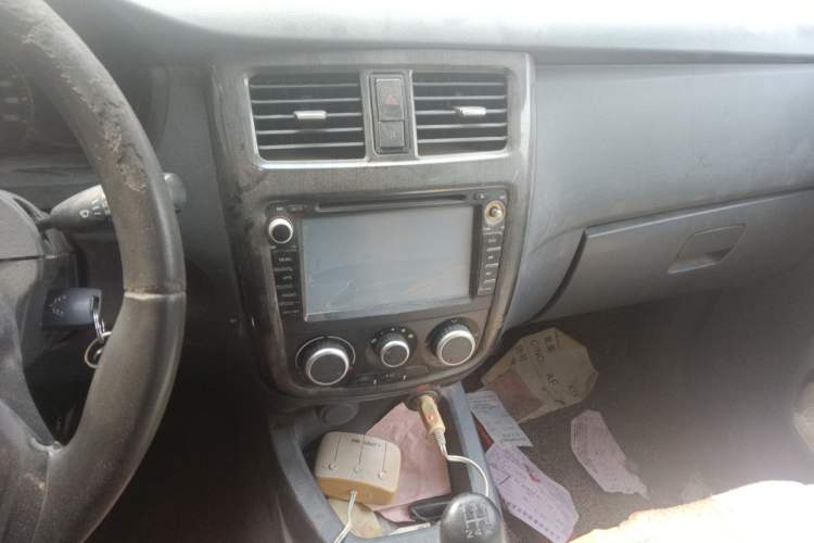 Used Wuling Hongguang 2015 1.5L S Basic Version China V Standard Audio And AC Panel