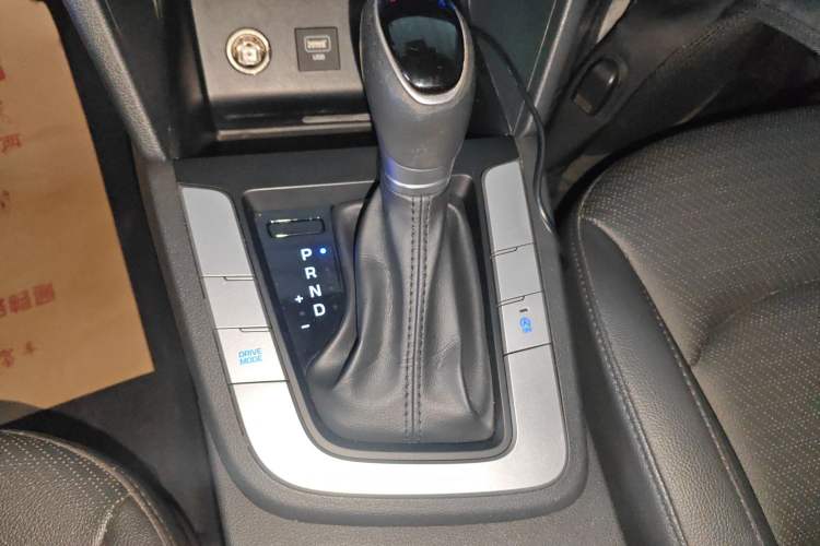 Used Hyundai Elantra (6th Generation / Lingdong) 2020 1.5L CVT Smart & Stylish – Elite Version Gear Lever