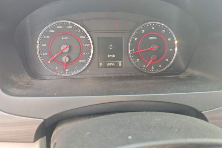 Used SAIC MAXUS G10 2016 2.0T Automatic Elite Edition Odometer Close Up