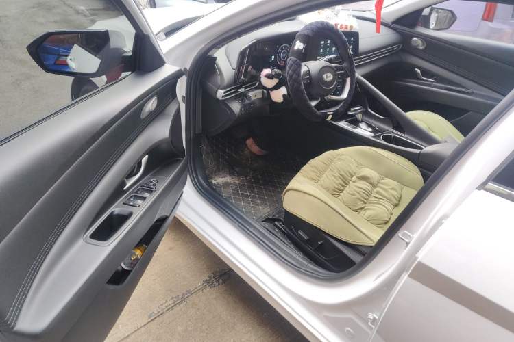 Used Hyundai Elantra 2022 1.5L CVT LUX Prestige Edition