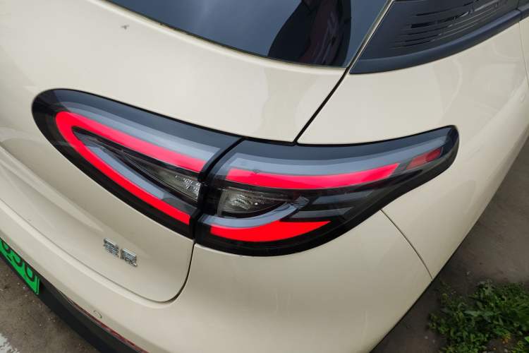 Used Geely Galaxy Geome 2026 Model 310km Youth Edition Right Rear Taillight