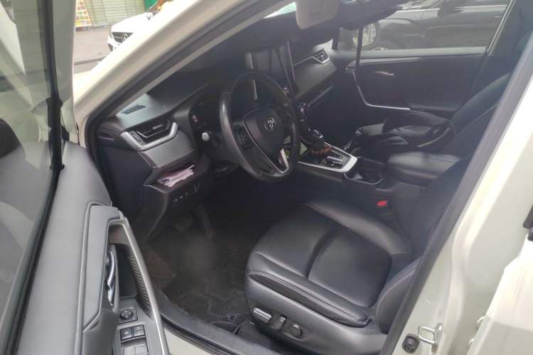 Used Toyota RAV4 2020 2.0L CVT Two-Wheel Drive Prestige Edition
