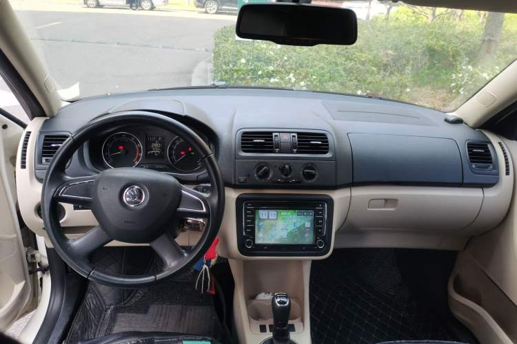 Used Skoda Fabia 2014 1.4L Automatic Crystal Edition
