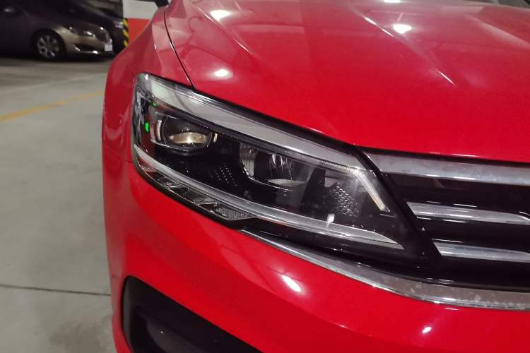 Used Volkswagen Lamando 2019 280TSI DSG Comfort Edition China V Standard Right Front Headlight