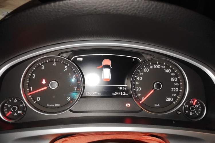 Used Volkswagen Touareg 2011 3.0 TSI High-End Version Instrument Cluster