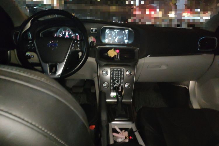 Used Volvo V40 2015 1.6T Zhiyi Edition