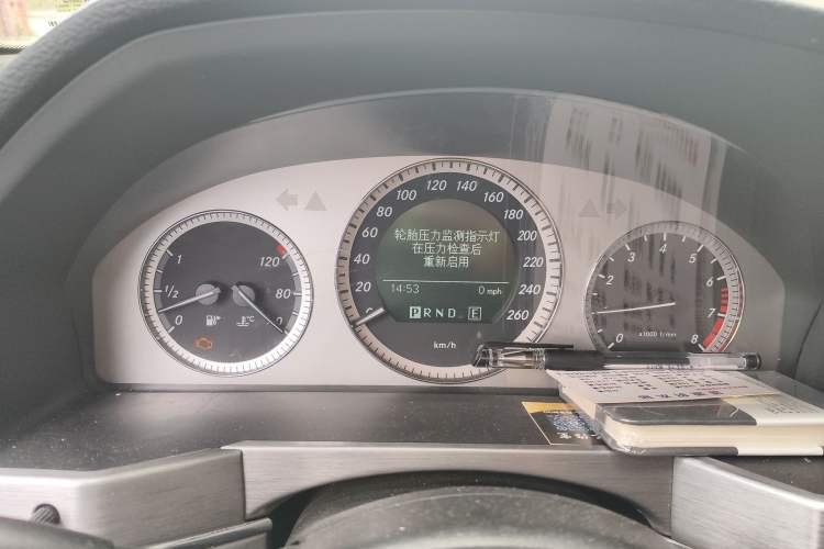 Used Mercedes-Benz GLK-Class 2011 GLK 350 4MATIC Odometer Close Up