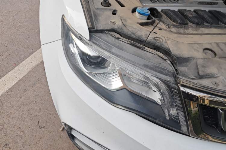 Used Geely Auto Emgrand X7 Sport 2018 1.8TD Automatic Two-Wheel Drive Smart Connect 4G Internet Edition
