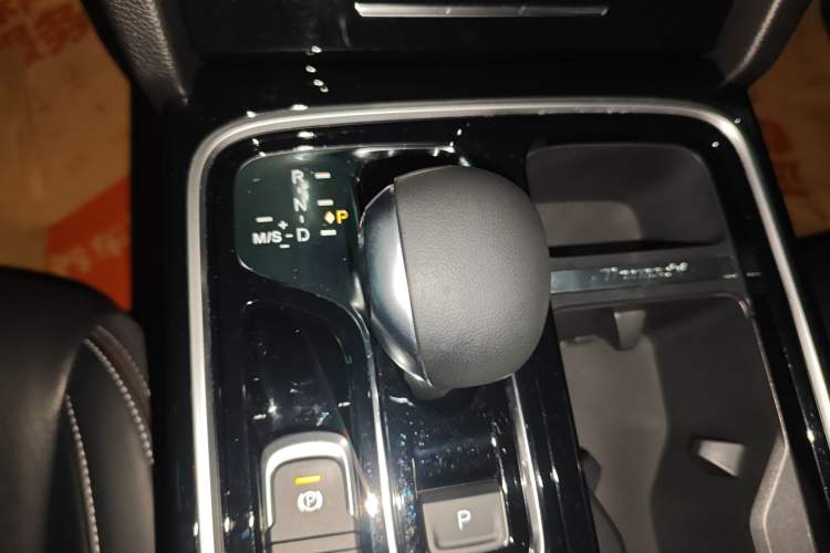 Used GAC Trumpchi GS8 2020 390T Two-Wheel Drive Prestige Version (7 Seats) Gear Lever