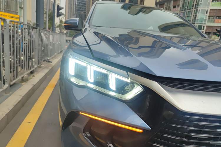 Used BYD Song Pro New Energy 2024 HONOR Edition DM-i 110KM Excellence Model Right Front Headlight