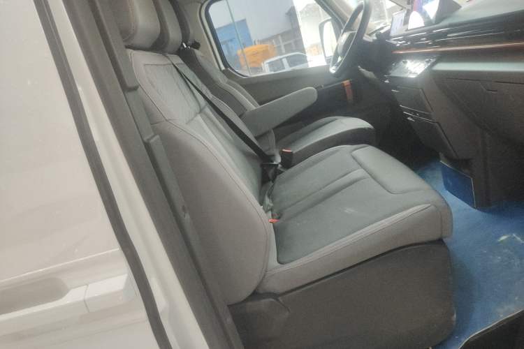 Used Farizon Super VAN 2025 Model Wealth Creation Version—Long Wheelbase High Roof 106kWh Right Front Seat