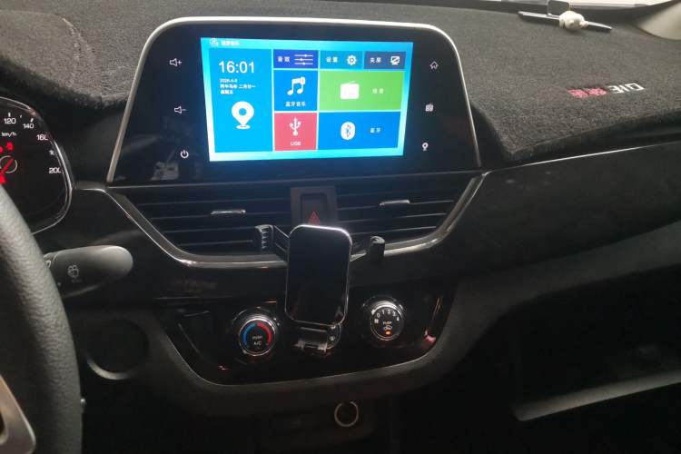 Used Baojun 310 2017 1.5L Manual Luxury Model Audio And AC Panel