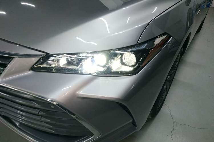 Used Toyota Avalon 2019 Dual-Engine 2.5L Luxury Edition China VI Standard