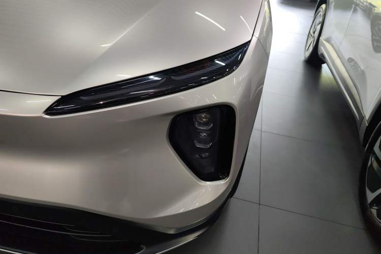 Used Nio ES6 2023 75 kWh Left Front Headlight