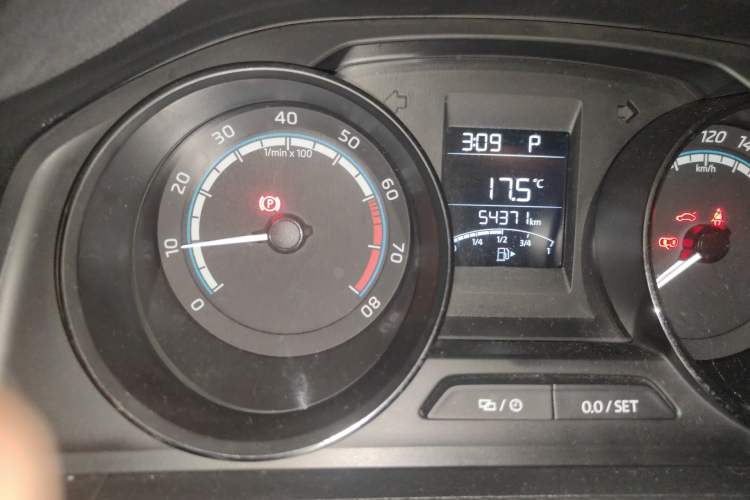 Used Skoda Kamiq 2018 1.5L Automatic Standard Edition China VI Odometer Close Up