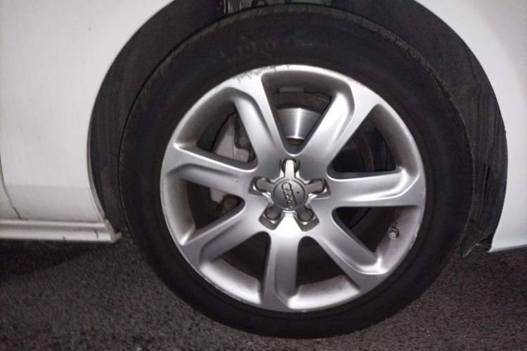 Used Audi A7 2013 30 FSI Standard Edition Right Front Wheel Hub