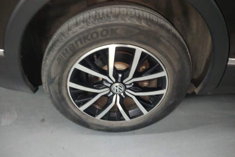 Used Volkswagen Tiguan L 2017 330TSI Automatic Two-Wheel Drive Luxury Edition Right Rear Wheel Hub