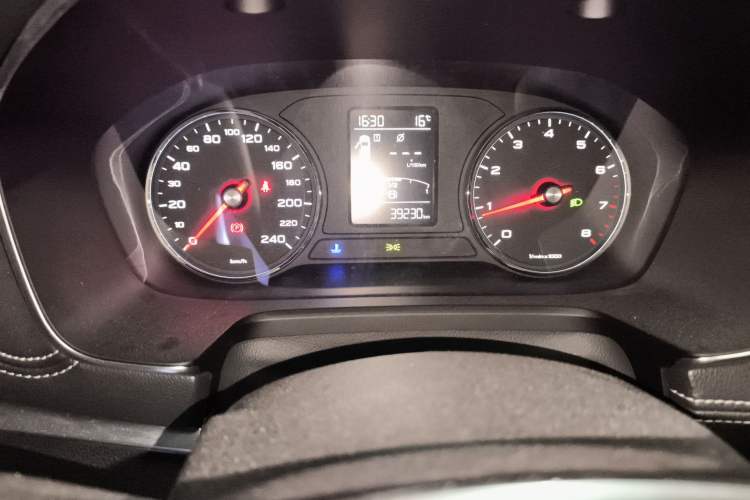 Used Roewe RX5 2018 20T Two-Wheel Drive Automatic Internet Smart Edition