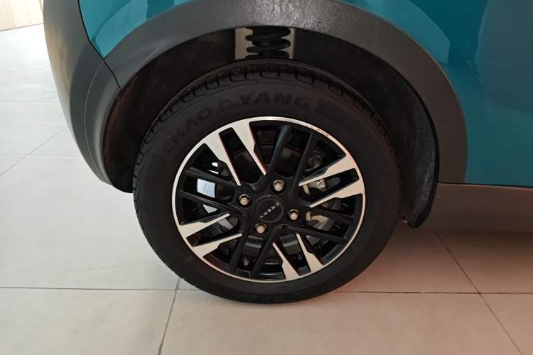 Used Chery QQ Little Ant 2022 Sweet Pink Edition Half-Sugar Version Lithium Iron Phosphate 30 kW 301 km Right Rear Wheel Hub