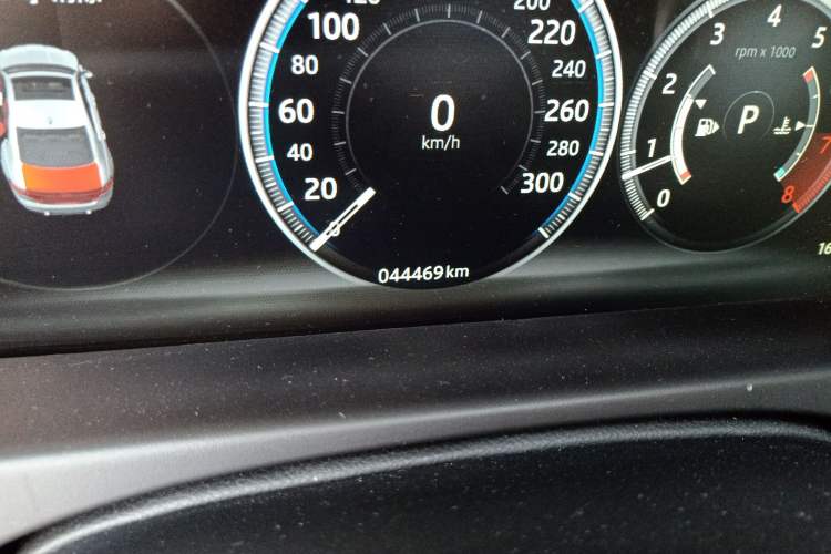 Used Jaguar XFL 2020 XFL 2.0T P200 Two-Wheel-Drive Elite Edition Odometer Close Up