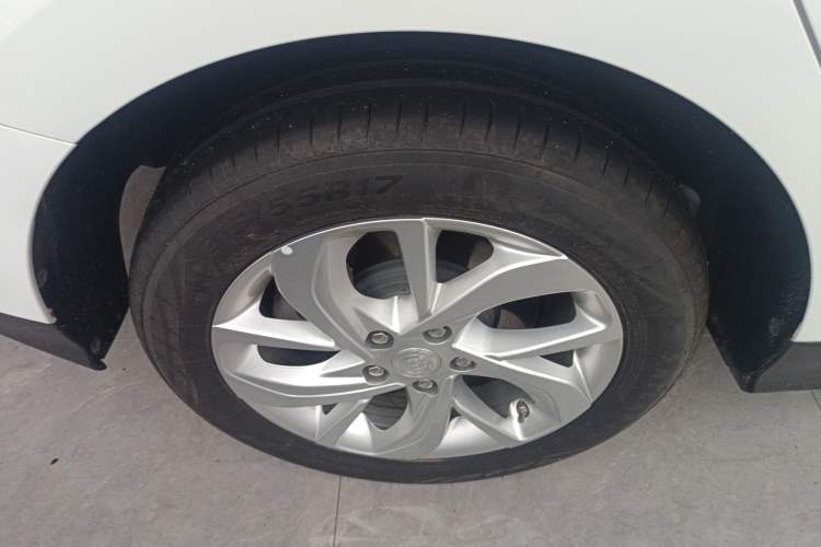 Used Buick Velite 6 2023 Revised Version 430 km Range – Commuter Edition Right Rear Wheel Hub