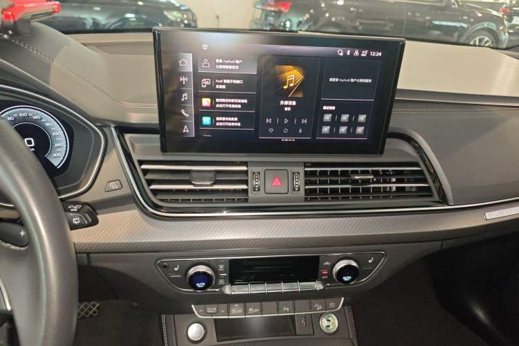 Used Audi Q5L 2023 40T Luxury Dynamic Model Audio And AC Panel