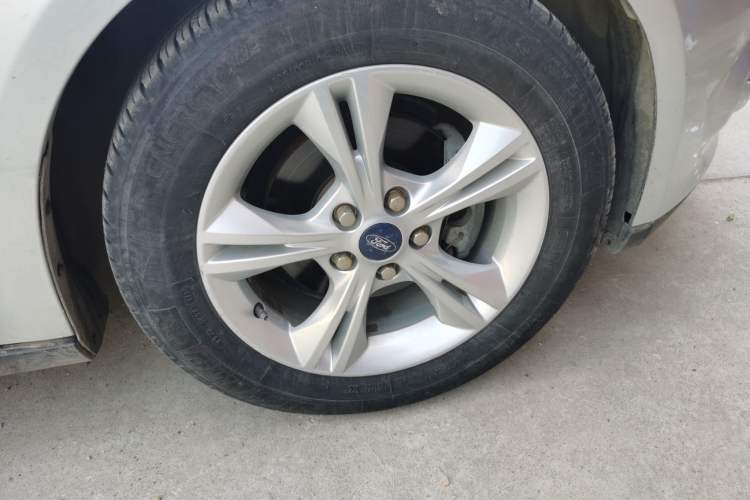 Used Ford Focus 2012 Sedan 1.6L Automatic Fashion Edition Right Front Wheel Hub