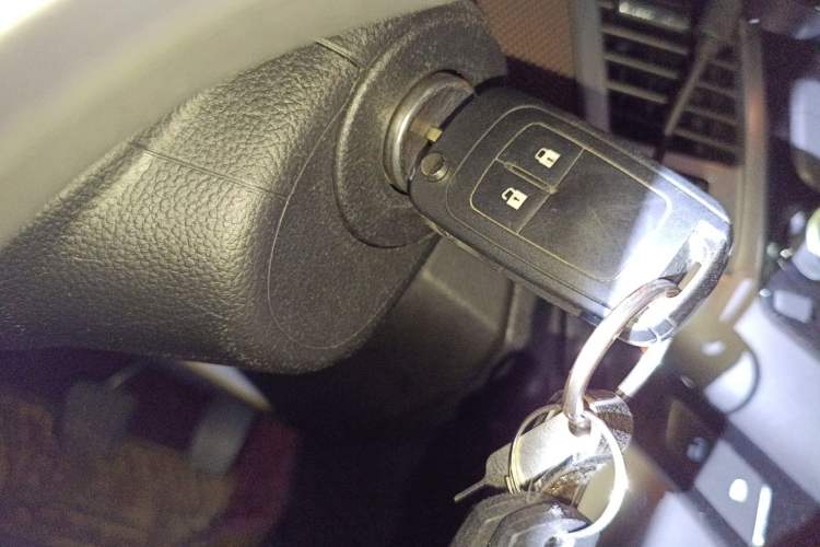 Used Chevrolet Cruze 2013 Hatchback 1.6L Manual Luxury Model
